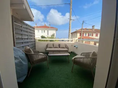 Coin salon dans l'établissement Deluxe and luminous apartment front of the sea