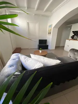 Télévision ou salle de divertissement dans l'établissement Le petit coin plage