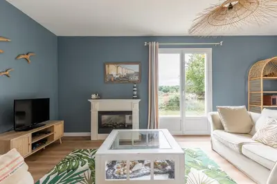 Coin salon dans l'établissement LA VILLA LANDAISE jacuzzi et piscine chauffée