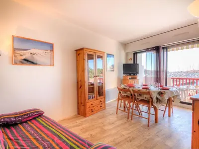 Cuisine ou kitchenette dans l'établissement Apartment Le Grand Pavois by Interhome