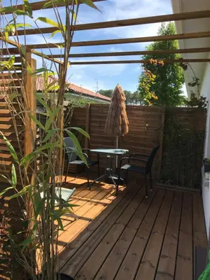 Balcon ou terrasse dans l'établissement les aulnes de sanguinet lac et piste cyclable ,5mn à pied