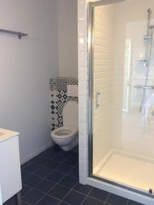 Salle de bains dans l'établissement les aulnes de sanguinet lac et piste cyclable ,5mn à pied