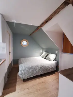 Un ou plusieurs lits dans un hébergement de l'établissement Les appartements du centre, refaits à neuf, climatisés, hyper centre, 50m à pieds des commerces, restaurants, parking gratuit