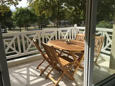 Balcon ou terrasse dans l'établissement Appartement T2 ocean location avec terrasse et parking privé 200mde la plage