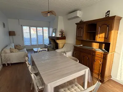 Coin salon dans l'établissement Maison avec Jardin près du Lac de Gastes - 6 pers, Ménage inclus, Idéale Familles - FR-1-319-407