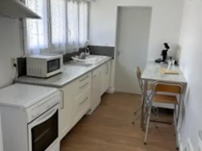 Cuisine ou kitchenette dans l'établissement Maison avec Jardin près du Lac de Gastes - 6 pers, Ménage inclus, Idéale Familles - FR-1-319-407