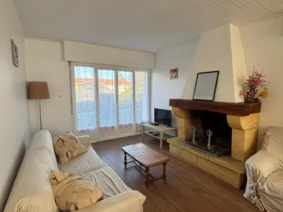 Coin salon dans l'établissement Maison avec Jardin près du Lac de Gastes - 6 pers, Ménage inclus, Idéale Familles - FR-1-319-407