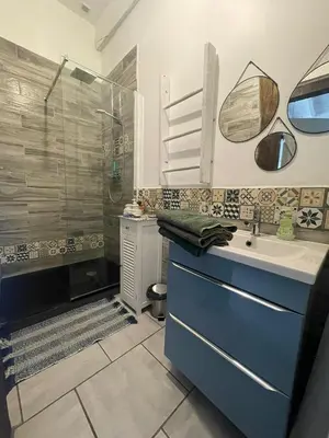 Salle de bains dans l'établissement gite Pedelucq