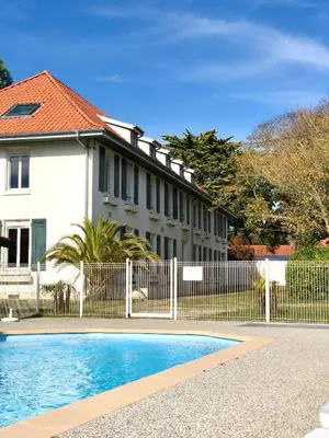 Piscine de l'établissement Les Pastourelles ou située à proximité