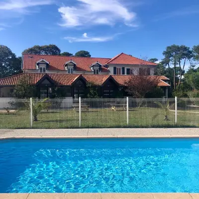 Piscine de l'établissement Les Pastourelles ou située à proximité