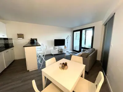 Cuisine ou kitchenette dans l'établissement T3 avec Terrasse et Parking, Ascenseur - Capbreton - FR-1-413-152