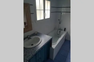 Salle de bains dans l'établissement Villa landaise