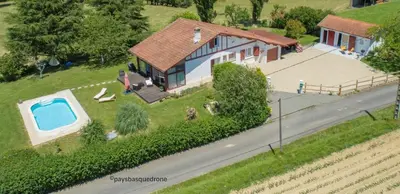 Piscine de l'établissement Gîte Etchola ou située à proximité
