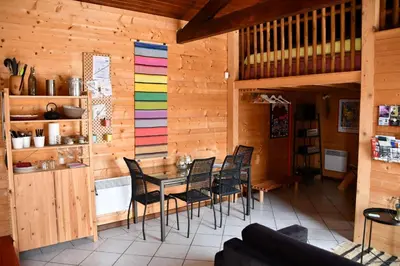 Coin salon dans l'établissement Gîte Etchola