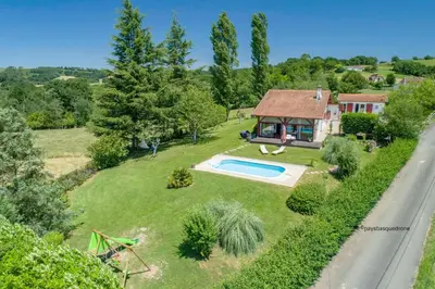 Piscine de l'établissement Gîte Etchola ou située à proximité