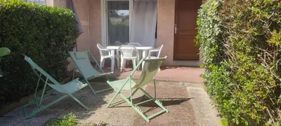 Jardin de l'établissement Maison classée avec jardinets à 800m de la plage