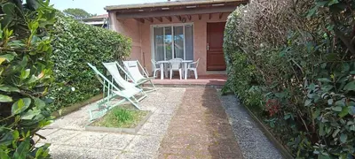Jardin de l'établissement Maison classée avec jardinets à 800m de la plage