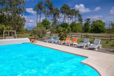 Piscine de l'établissement LE GAHOUN - La Cosy ou située à proximité