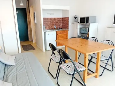 Cuisine ou kitchenette dans l'établissement Studio avec terrasse et parking à deux pas des plages - FR-1-239-563