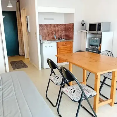 Studio avec terrasse et parking à deux pas des plages - FR-1-239-563