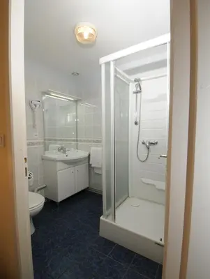 Salle de bains dans l'établissement Hotel La Cabane
