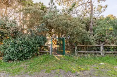 Jardin de l'établissement T3 Les Anémones à 50m de la plage avec grande terrasse et grand jardin