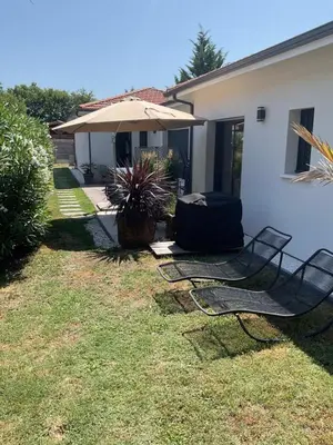 Jardin de l'établissement Chez Pascal et Christine accès indépendant