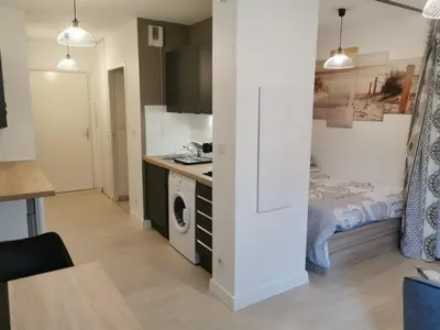 Cuisine ou kitchenette dans l'établissement Studio calme avec parking