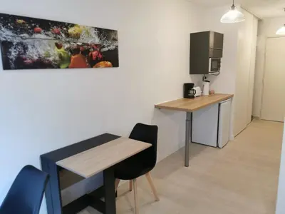 Cuisine ou kitchenette dans l'établissement Studio calme avec parking