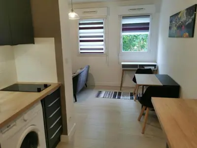 Cuisine ou kitchenette dans l'établissement Studio calme avec parking