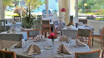 Restaurant ou autre lieu de restauration dans l'établissement ALIOS Hôtel Restaurant