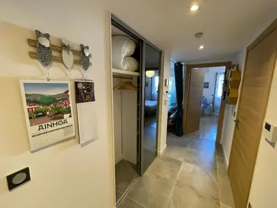 Plan de l'établissement Appartement de standing avec jardin privatif, proche du lac et du centre, parking inclus - FR-1-239-583