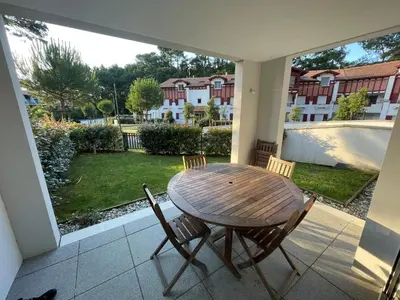 Jardin de l'établissement Appartement de standing avec jardin privatif, proche du lac et du centre, parking inclus - FR-1-239-583