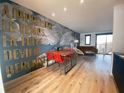 Coin salon dans l'établissement LES 12 DE LARROS