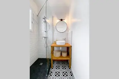 Salle de bains dans l'établissement Studio à deux pas des plages de Biscarrosse, wifi