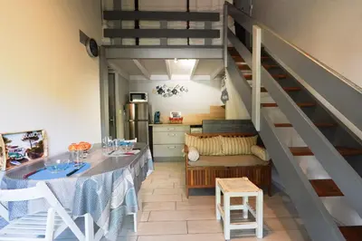 Coin salon dans l'établissement Maisonnette au pied de l'Océan avec terrasse