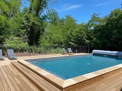 Piscine de l'établissement Les Volets Violets ou située à proximité