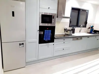 Cuisine ou kitchenette dans l'établissement Villa familiale avec piscine chauffée calme proche du centre