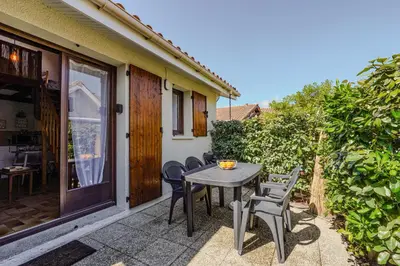 Jardin de l'établissement Maisonnette à 50m de la plage