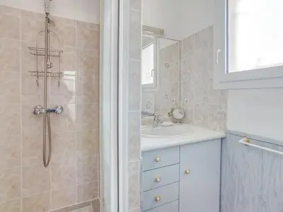 Salle de bains dans l'établissement Maison T2 avec Mezzanine pour 5 pers, Proche Océan, Centre et Activités - FR-1-521-153