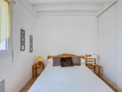 Un ou plusieurs lits dans un hébergement de l'établissement Maison T2 avec Mezzanine pour 5 pers, Proche Océan, Centre et Activités - FR-1-521-153