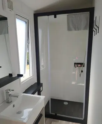 Salle de bains dans l'établissement Mobile Homes by KelAir at Camping Sylvamar
