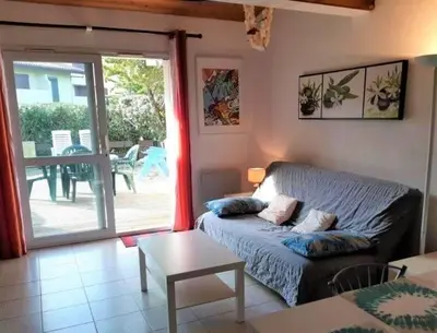Coin salon dans l'établissement Réf 273 Seignosse Océan, Villa Patio classée 2 étoiles ,à 250m de la plage, avec place de parking et piscine commune , 4 personnes