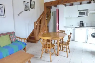 Cuisine ou kitchenette dans l'établissement Réf 274, Seignosse océan, Villa Patio à 250m de la plage, avec place de parking et piscine commune , 6 personnes