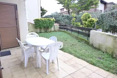 Jardin de l'établissement Réf 274, Seignosse océan, Villa Patio à 250m de la plage, avec place de parking et piscine commune , 6 personnes