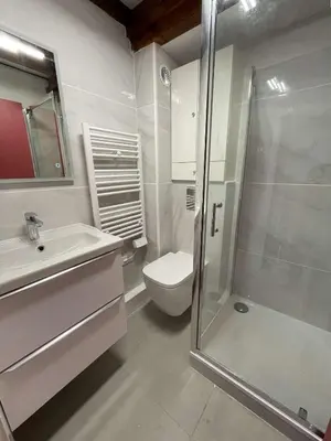 Salle de bains dans l'établissement Réf 274, Seignosse océan, Villa Patio à 250m de la plage, avec place de parking et piscine commune , 6 personnes