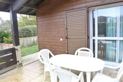 Balcon ou terrasse dans l'établissement Réf 274, Seignosse océan, Villa Patio à 250m de la plage, avec place de parking et piscine commune , 6 personnes