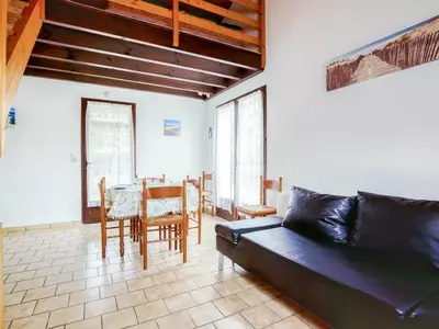 Coin salon dans l'établissement Maison T3 mezzanine, 6 pers, WiFi, près de l’océan, quartier résidentiel, Biscarrosse - FR-1-521-157