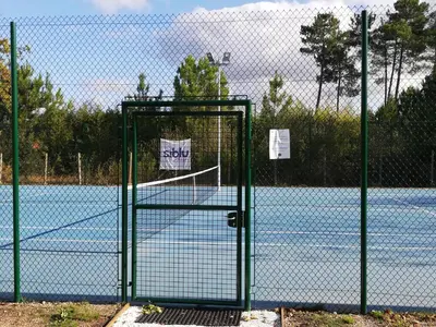 Tennis ou squash au sein de le camping ou à proximité