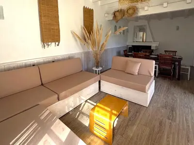 Coin salon dans l'établissement Villa Calme entre Océan et Lac - 8 Pers - 4 Ch - Terrasse - BBQ - Jardin - Biscarrosse Plage - FR-1-319-418